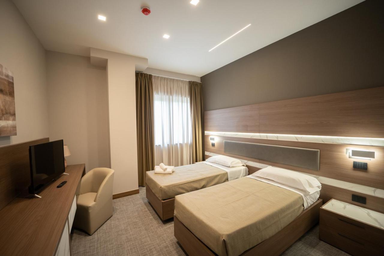 Building Hotel Teverola Dış mekan fotoğraf