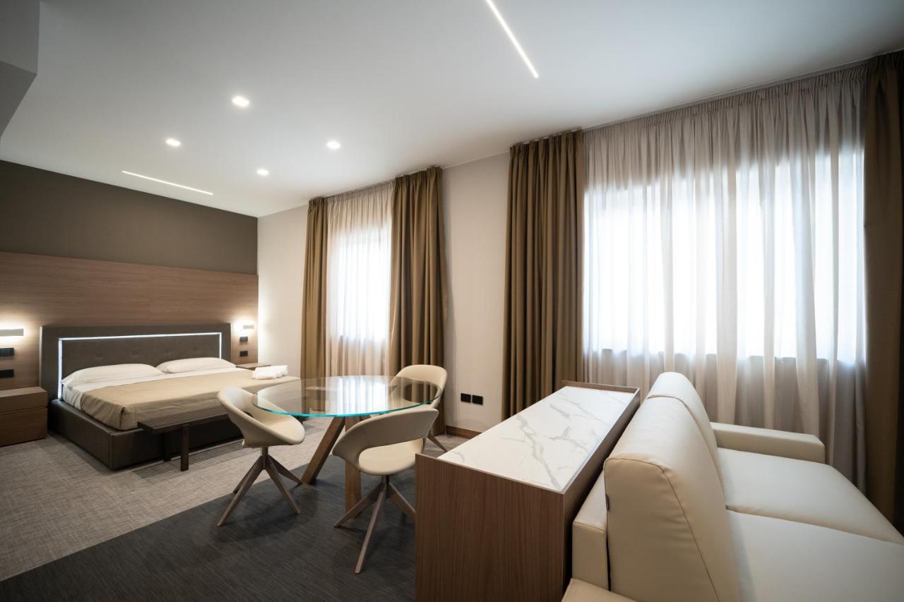 Building Hotel Teverola Dış mekan fotoğraf