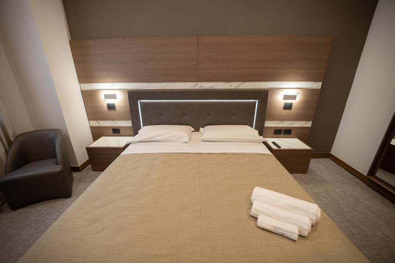 Building Hotel Teverola Dış mekan fotoğraf
